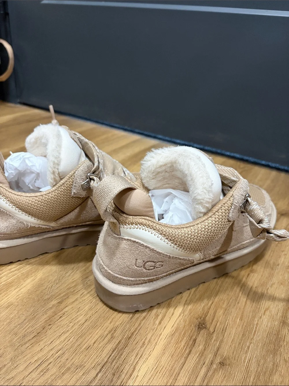 UGG Women Lowmel sneakers size 7
